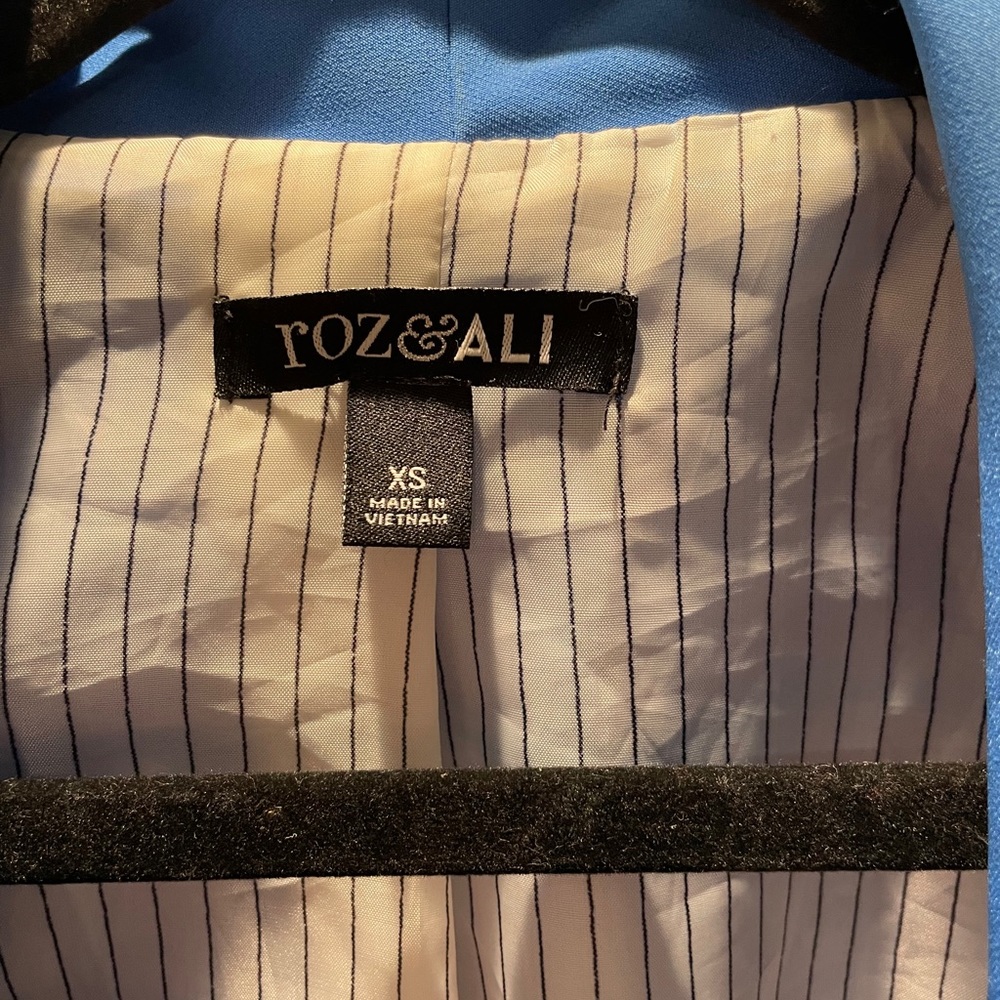 Blazer - Picture 3 of 3